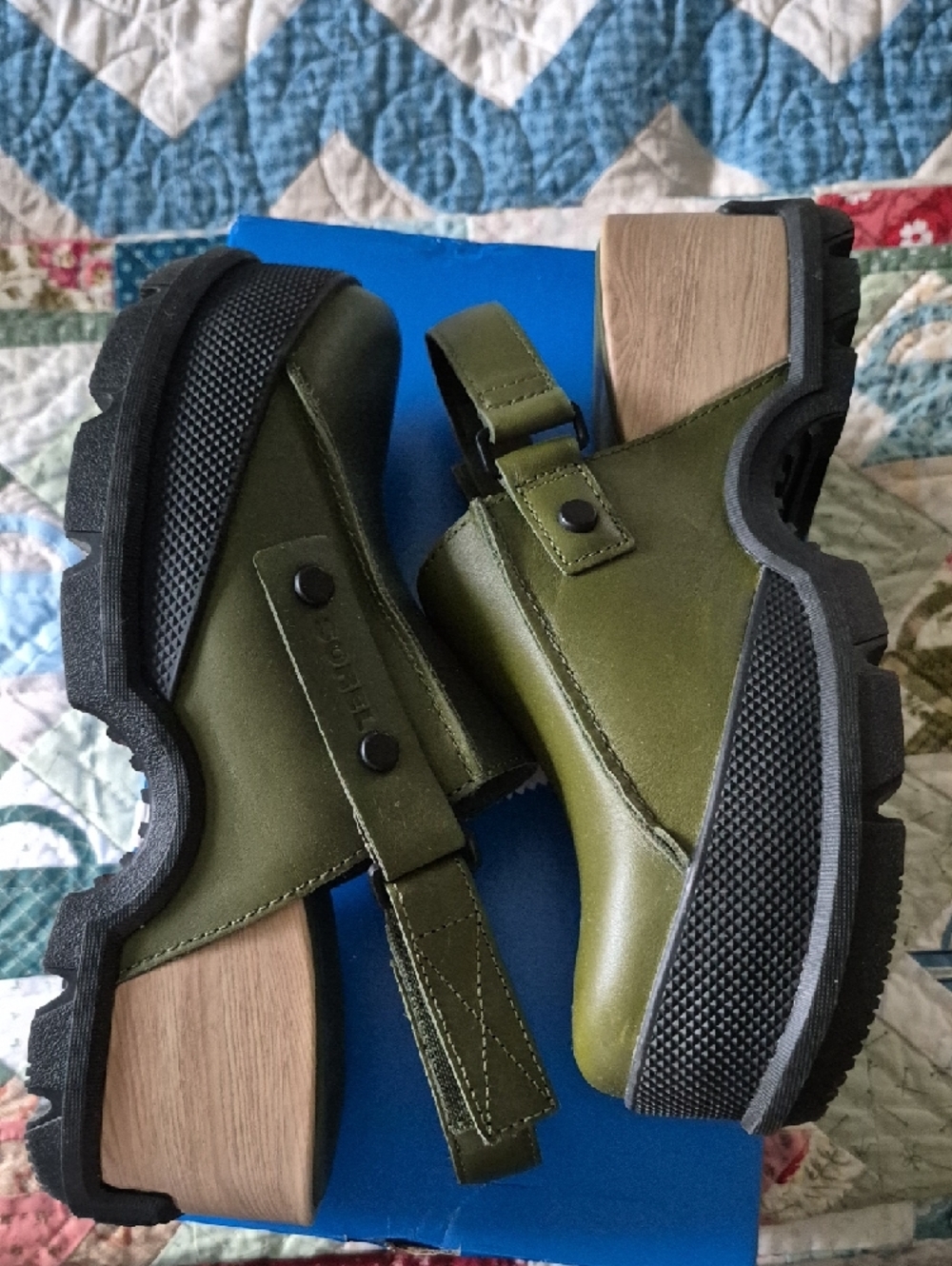 Sorel Roam'n Clog in Olive and Black